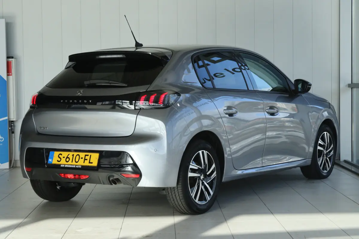1.2 Turbo Allure Pack | Adapt. Cruise | Stoelverwarming | Carplay | Camera | i-Cockpit | Navigatie | LMV | LED |