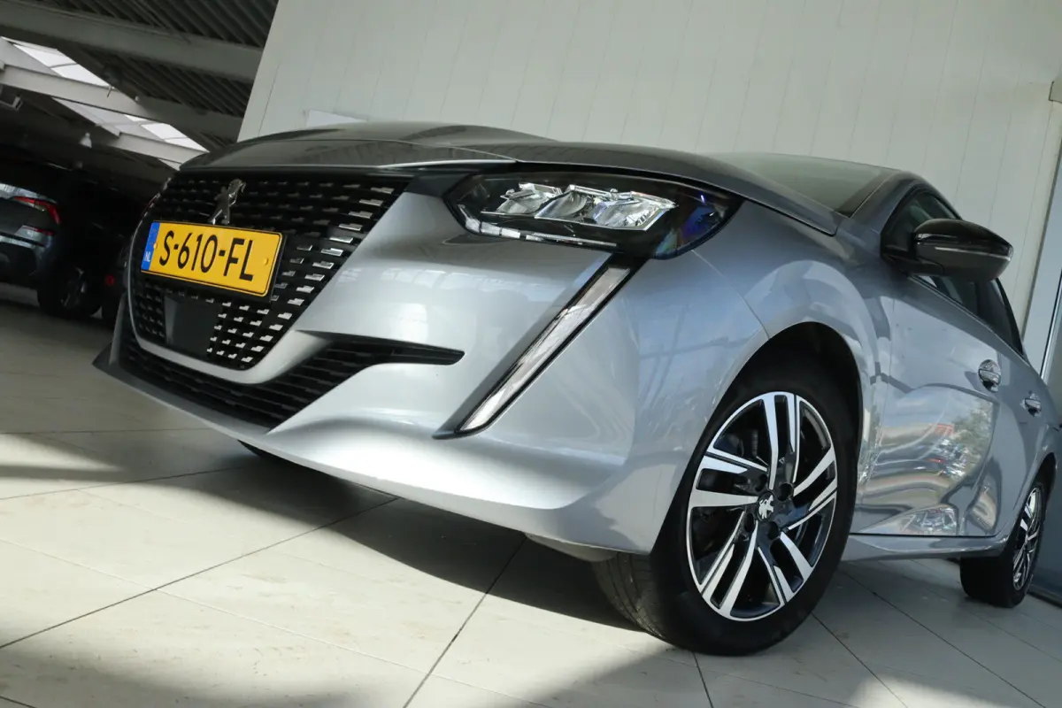1.2 Turbo Allure Pack | Adapt. Cruise | Stoelverwarming | Carplay | Camera | i-Cockpit | Navigatie | LMV | LED |