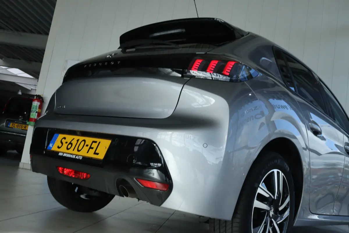 1.2 Turbo Allure Pack | Adapt. Cruise | Stoelverwarming | Carplay | Camera | i-Cockpit | Navigatie | LMV | LED |