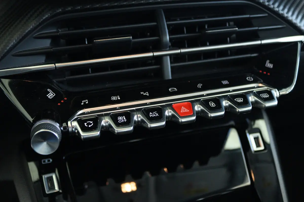 1.2 Turbo Allure Pack | Adapt. Cruise | Stoelverwarming | Carplay | Camera | i-Cockpit | Navigatie | LMV | LED |