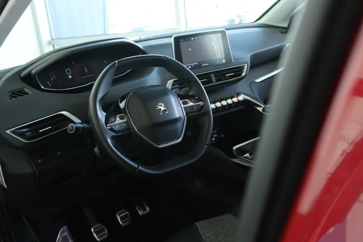1.2 Turbo Blue Lease Premium | Cruise Control | Trekhaak | Schuifdak | Elektr. Klep | Keyless | 360 Camera | Navigatie | Climate | 19 Inch