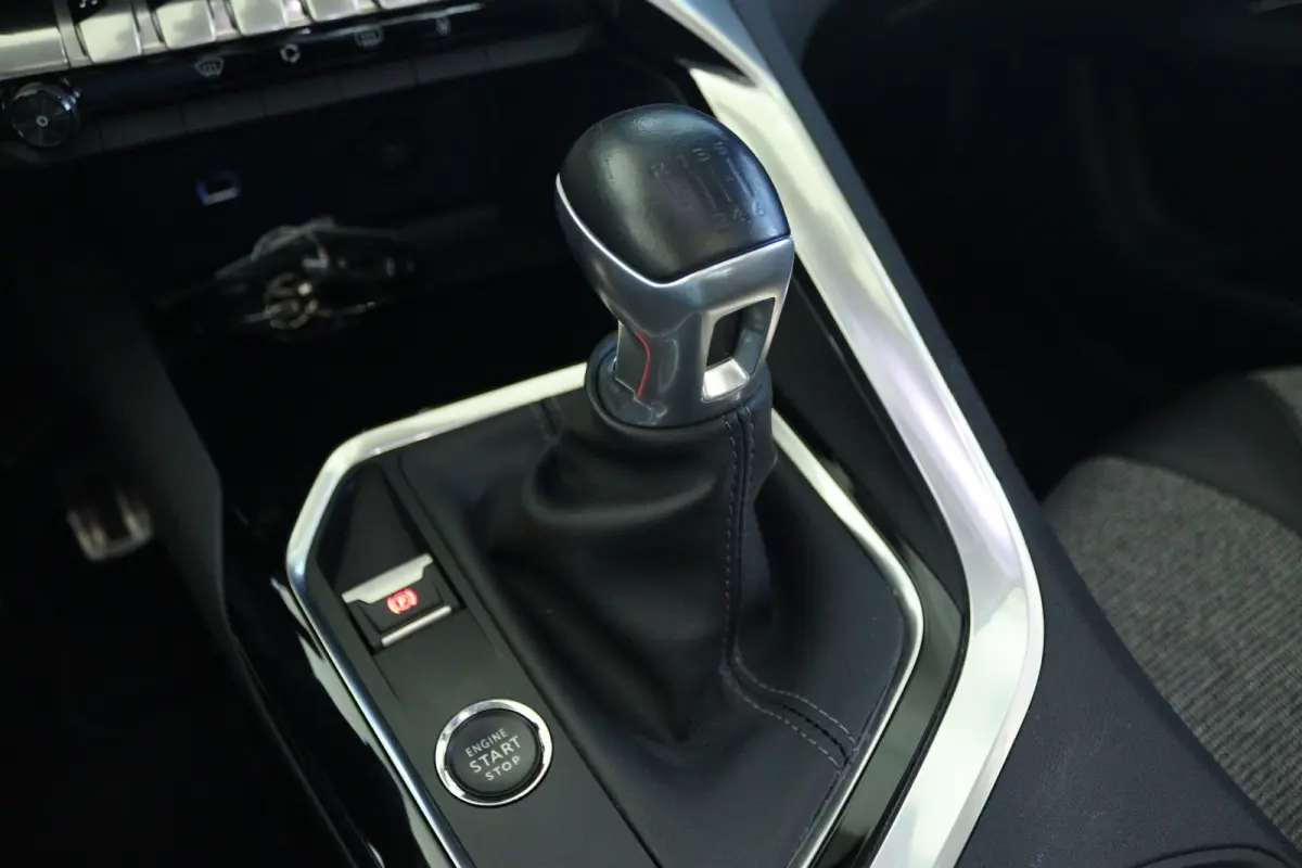 1.2 Turbo Blue Lease Premium | Cruise Control | Trekhaak | Schuifdak | Elektr. Klep | Keyless | 360 Camera | Navigatie | Climate | 19 Inch