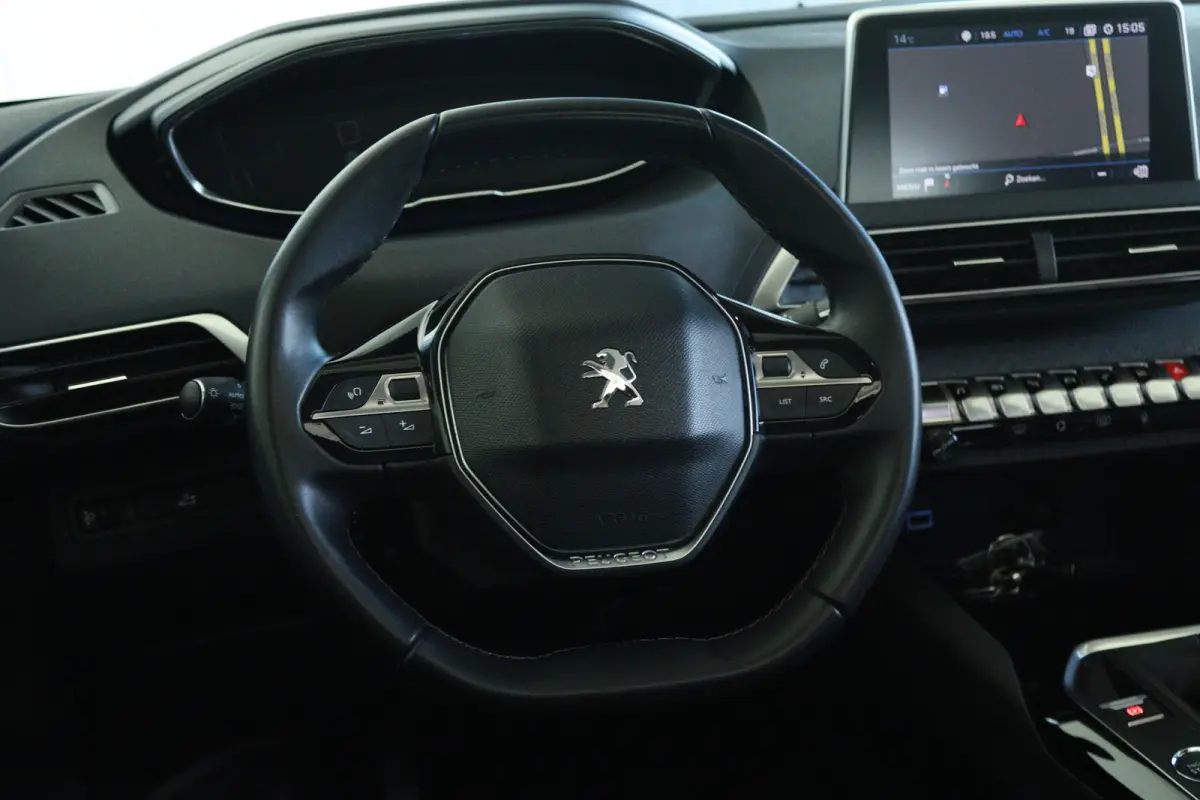 1.2 Turbo Blue Lease Premium | Cruise Control | Trekhaak | Schuifdak | Elektr. Klep | Keyless | 360 Camera | Navigatie | Climate | 19 Inch