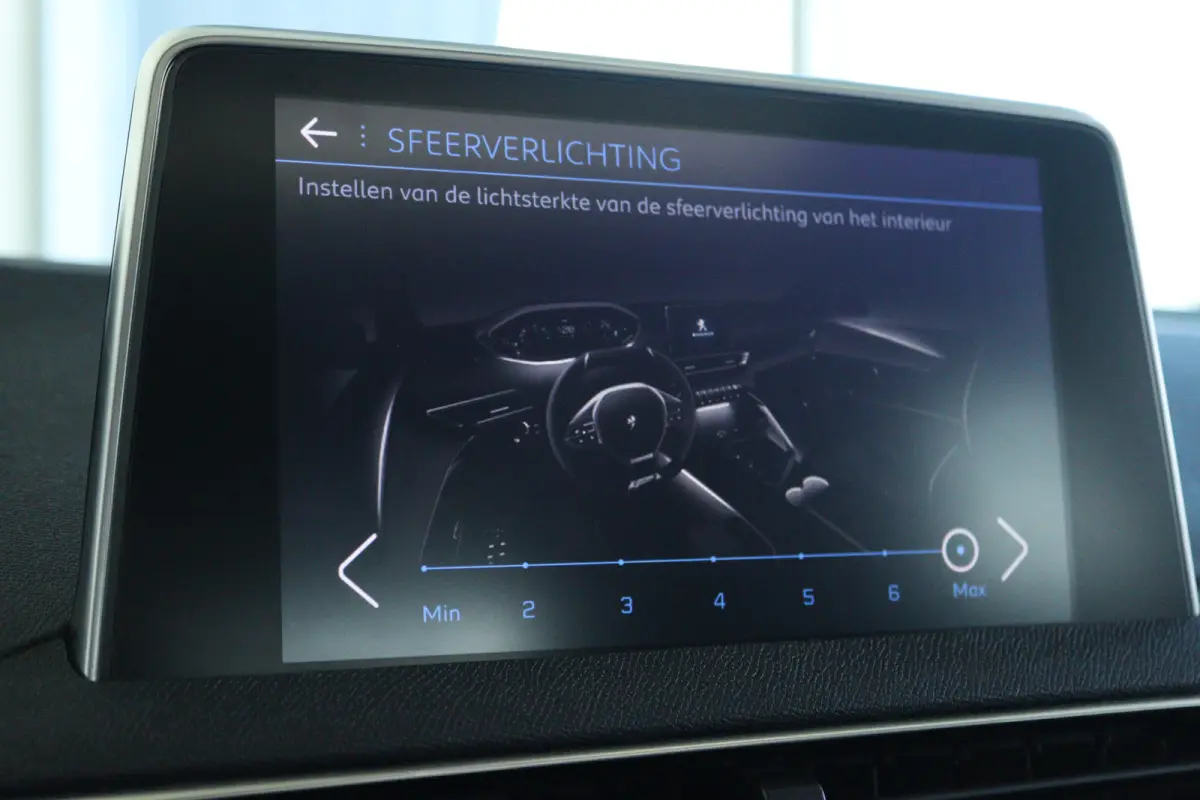 1.2 Turbo Blue Lease Premium | Cruise Control | Trekhaak | Schuifdak | Elektr. Klep | Keyless | 360 Camera | Navigatie | Climate | 19 Inch