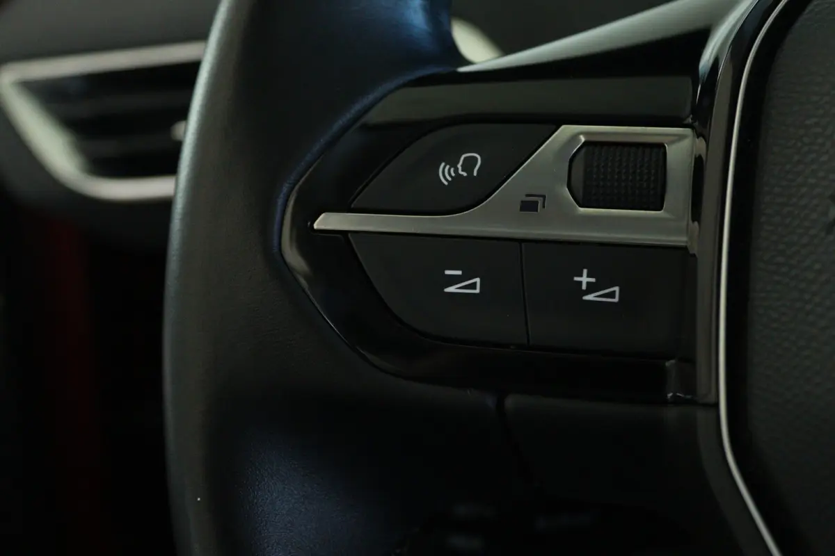 1.2 Turbo Blue Lease Premium | Cruise Control | Trekhaak | Schuifdak | Elektr. Klep | Keyless | 360 Camera | Navigatie | Climate | 19 Inch