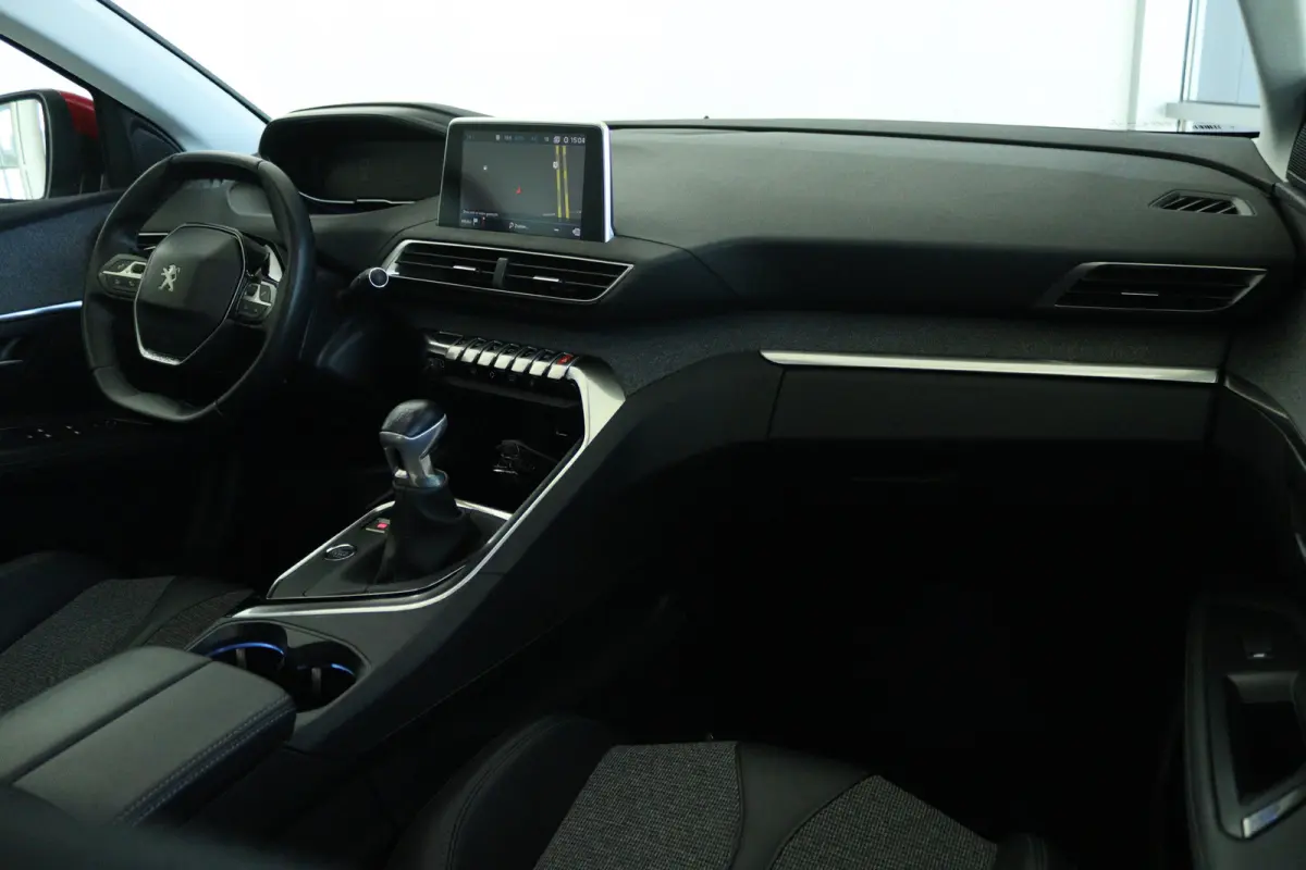 1.2 Turbo Blue Lease Premium | Cruise Control | Trekhaak | Schuifdak | Elektr. Klep | Keyless | 360 Camera | Navigatie | Climate | 19 Inch