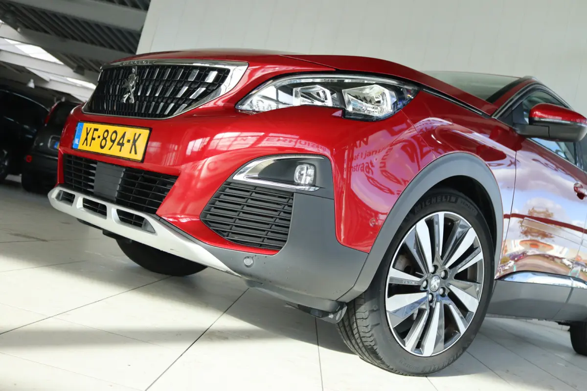 1.2 Turbo Blue Lease Premium | Cruise Control | Trekhaak | Schuifdak | Elektr. Klep | Keyless | 360 Camera | Navigatie | Climate | 19 Inch