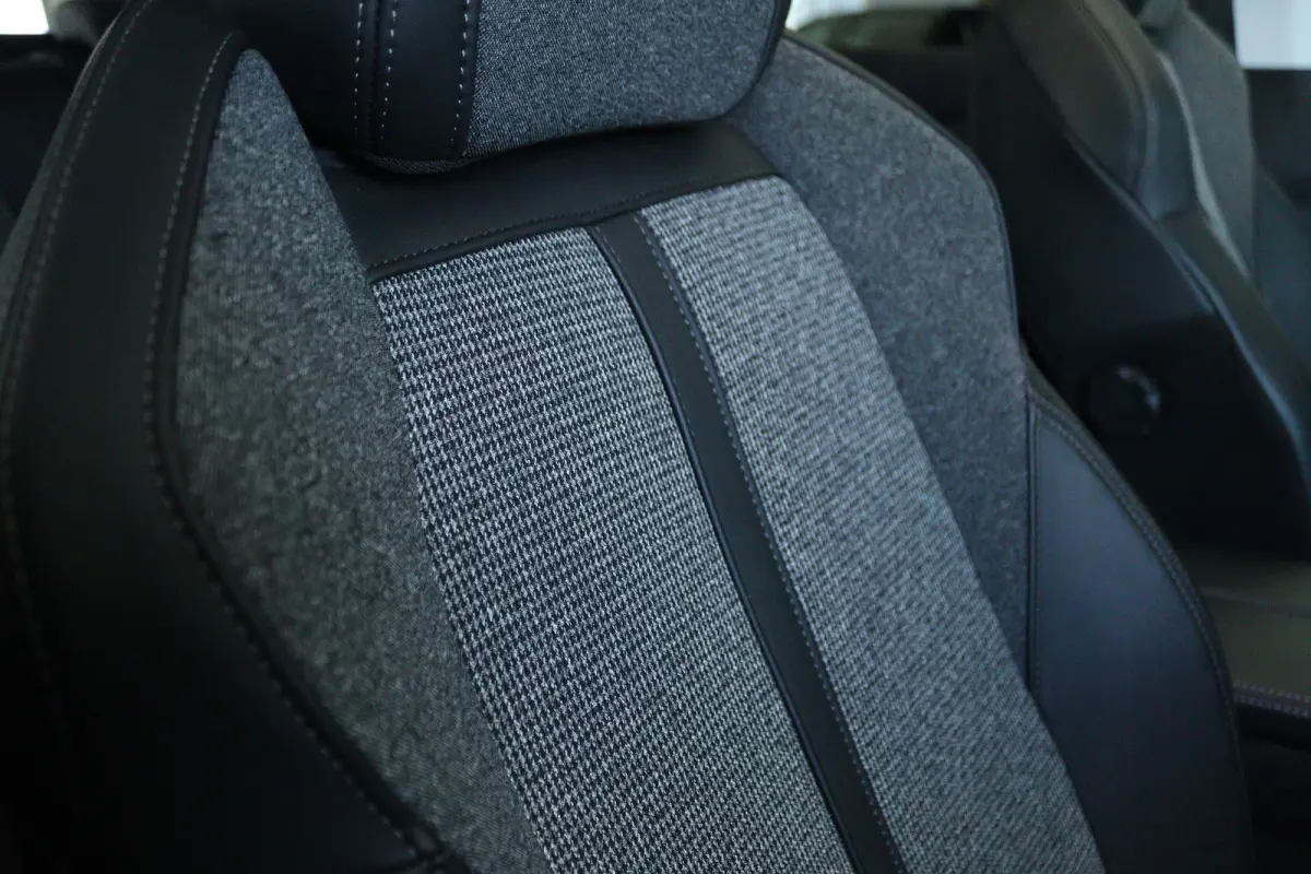 1.2 Turbo Blue Lease Premium | Cruise Control | Trekhaak | Schuifdak | Elektr. Klep | Keyless | 360 Camera | Navigatie | Climate | 19 Inch