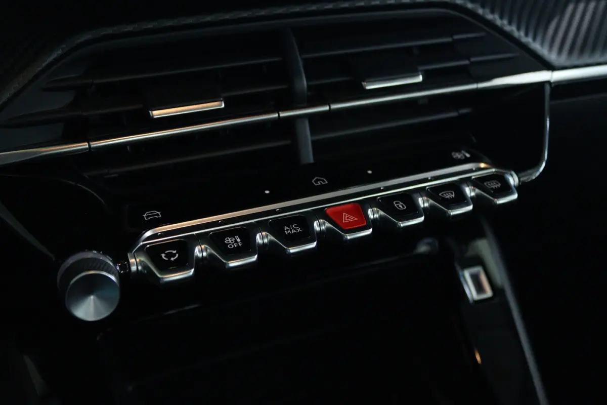 Hybrid 110 e-DCS6 Active | Cruise Control | Carplay | Sensoren | LED | Airco | Elektr. Ramen