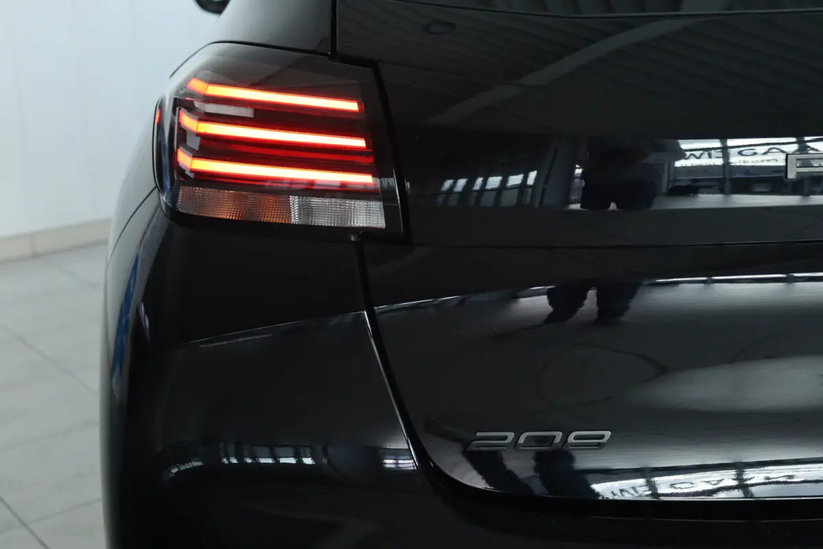 Hybrid 110 e-DCS6 Active | Cruise Control | Carplay | Sensoren | LED | Airco | Elektr. Ramen