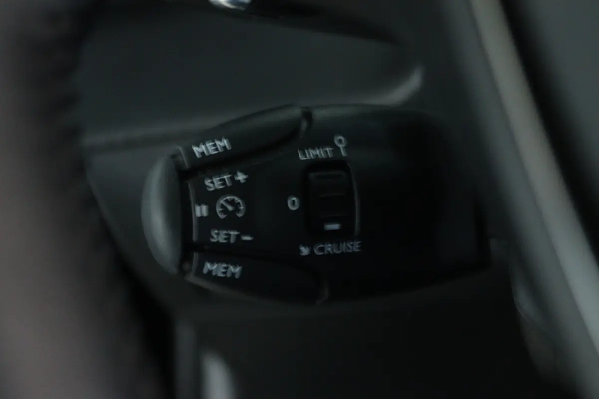 Hybrid 110 e-DCS6 Active | Cruise Control | Carplay | Sensoren | LED | Airco | Elektr. Ramen