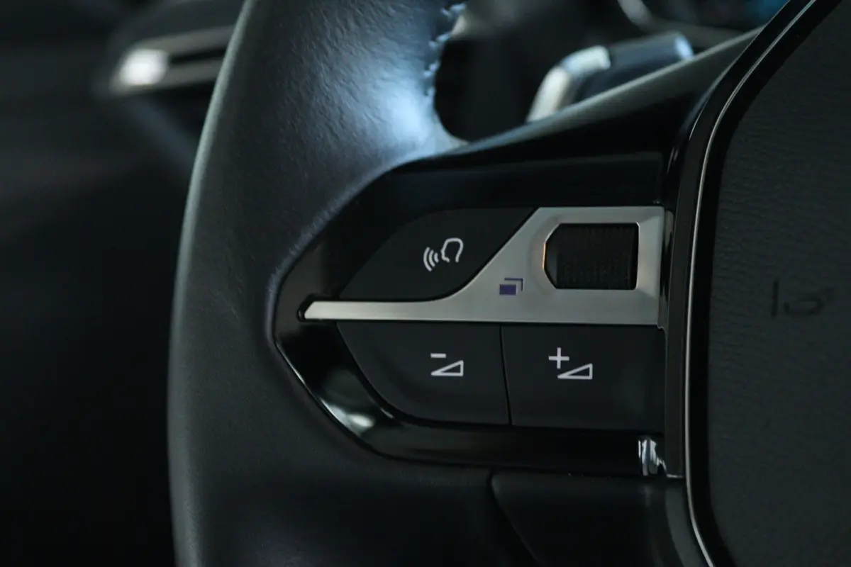 Hybrid 110 e-DCS6 Active | Cruise Control | Carplay | Sensoren | LED | Airco | Elektr. Ramen