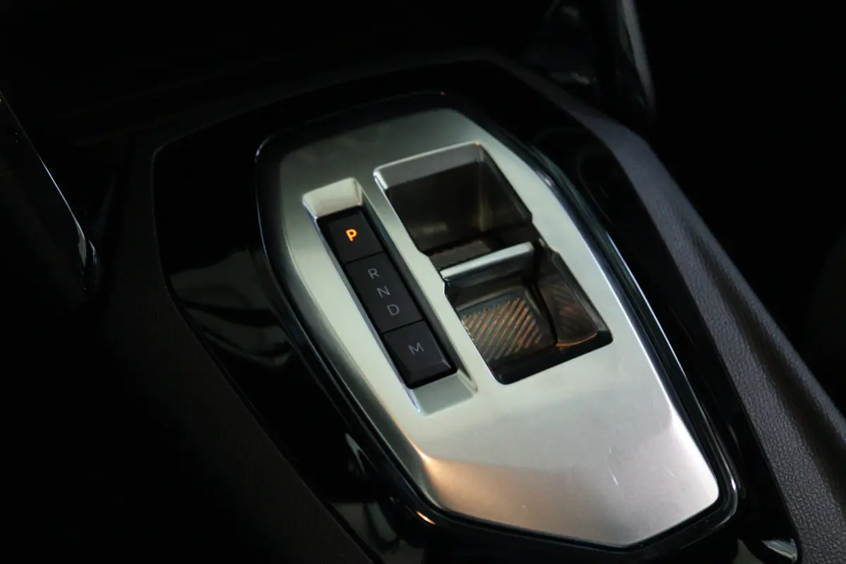 Hybrid 110 e-DCS6 Active | Cruise Control | Carplay | Sensoren | LED | Airco | Elektr. Ramen