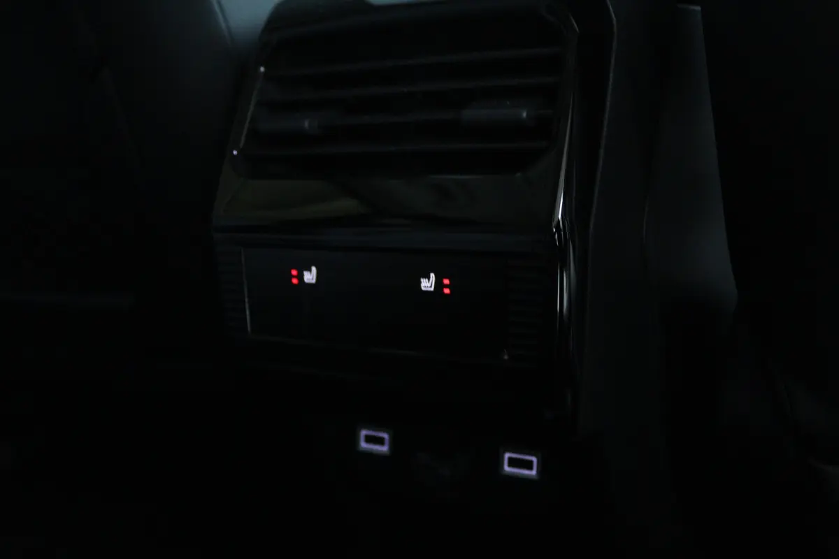 Max Comfort Range 74 kWh 210PK | Adapt. Cruise | Massage | Stoelventilatie | Memory | Matrix | 20 Inch | Elektr. Klep | Head-up | Keyless | Carplay | Climate | Leder