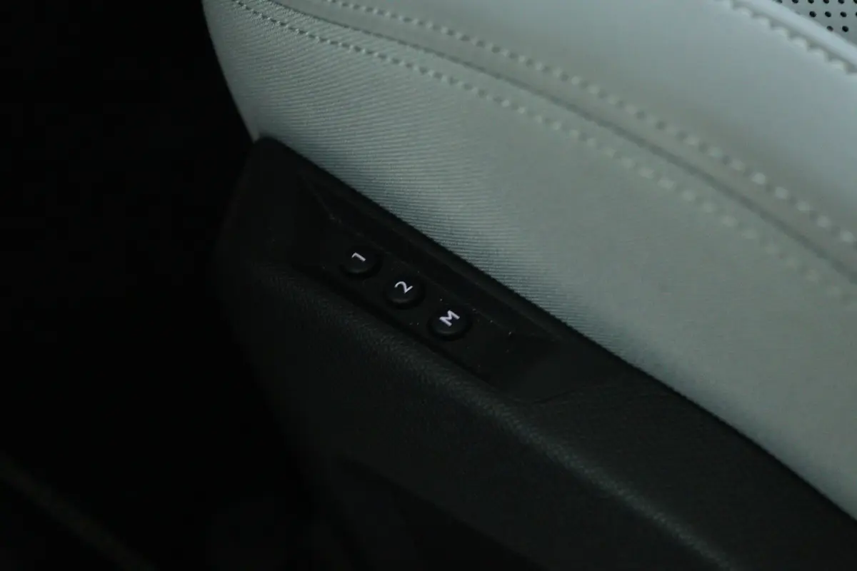 Max Comfort Range 74 kWh 210PK | Adapt. Cruise | Massage | Stoelventilatie | Memory | Matrix | 20 Inch | Elektr. Klep | Head-up | Keyless | Carplay | Climate | Leder