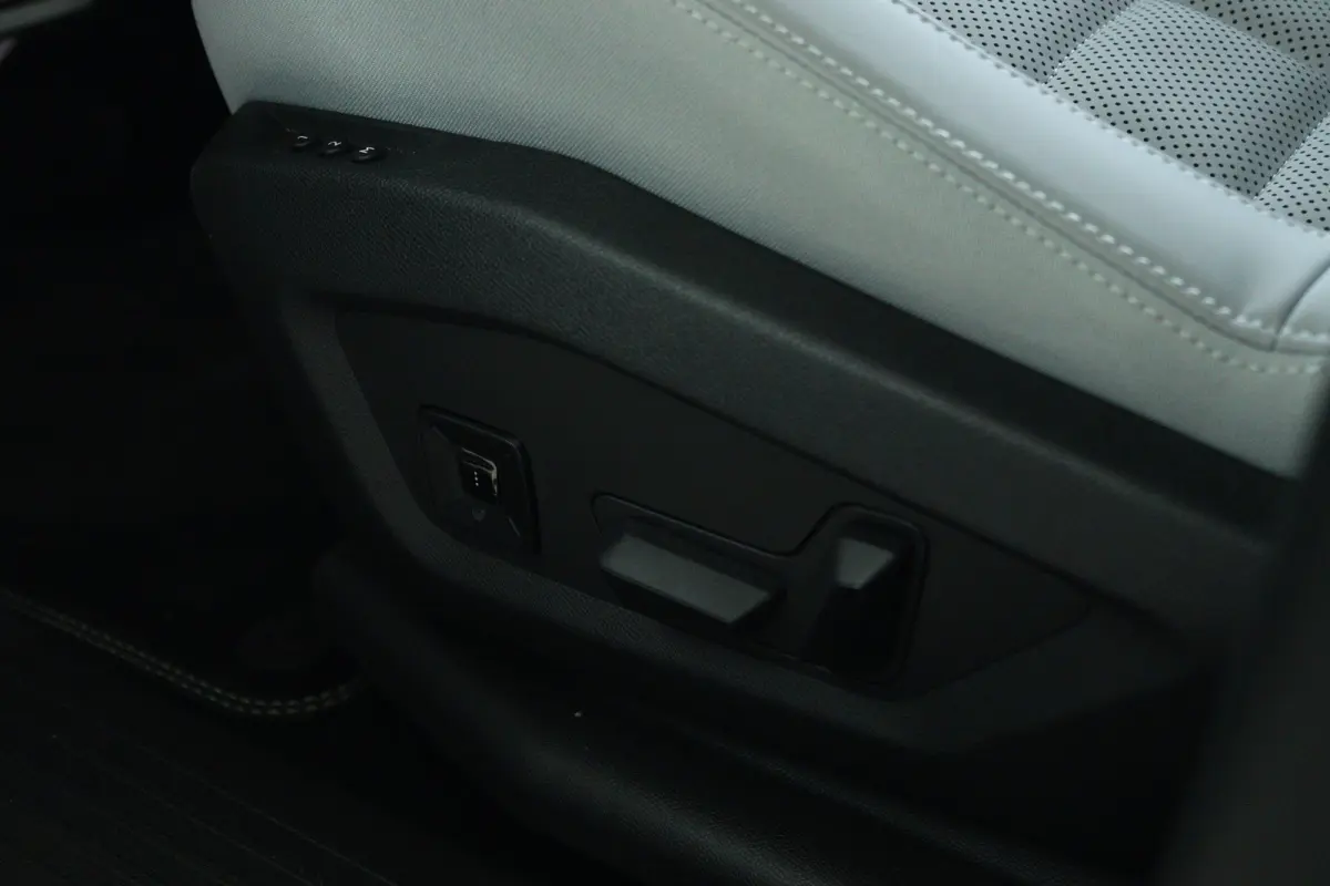 Max Comfort Range 74 kWh 210PK | Adapt. Cruise | Massage | Stoelventilatie | Memory | Matrix | 20 Inch | Elektr. Klep | Head-up | Keyless | Carplay | Climate | Leder