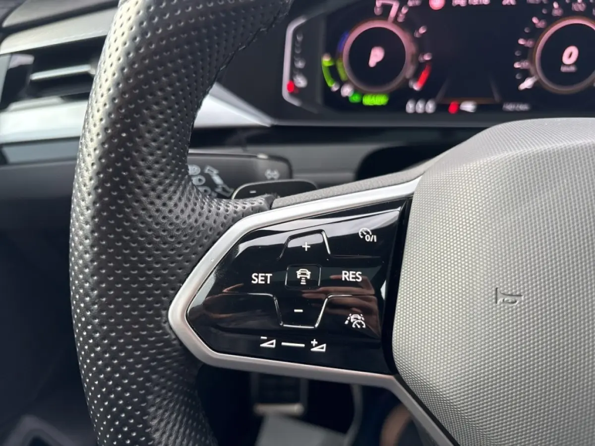 1.4 TSI eHYBRID R-LINE PANO-DAK/TREKHAAK/360CAM/LEDER/E-KLEP/HUD/ACC/STOELVERW
