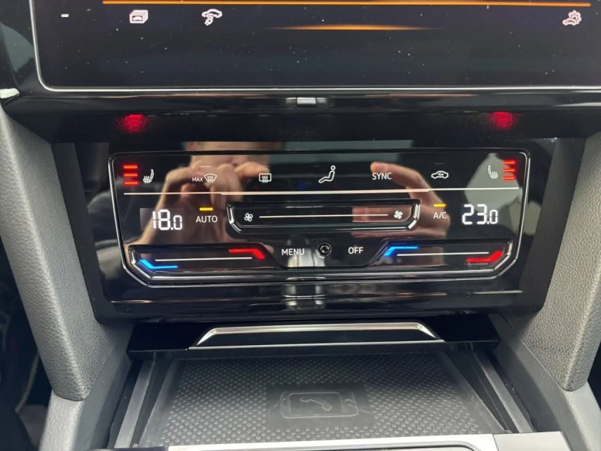 1.4 TSI eHYBRID R-LINE PANO-DAK/TREKHAAK/360CAM/LEDER/E-KLEP/HUD/ACC/STOELVERW