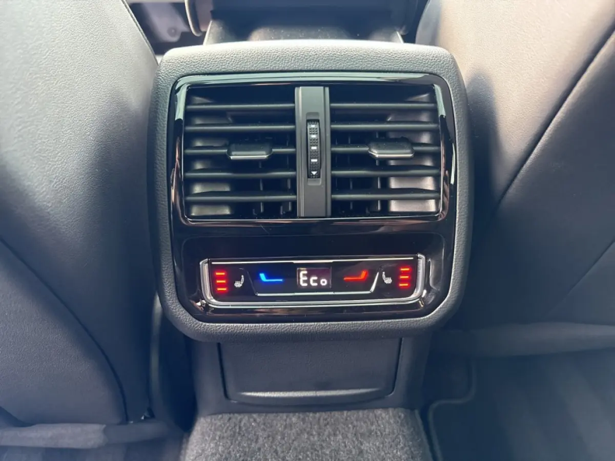 1.4 TSI eHYBRID R-LINE PANO-DAK/TREKHAAK/360CAM/LEDER/E-KLEP/HUD/ACC/STOELVERW