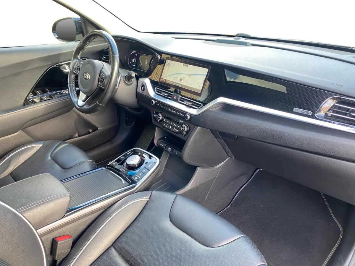 ExecutiveLine 64 kWh | Climate control | Leder | Stoel + stuurverwarming en ventilatie | Schuif/kanteldak | Navigatie | 17 inch LM-velgen | Keyless | SOH 97% |