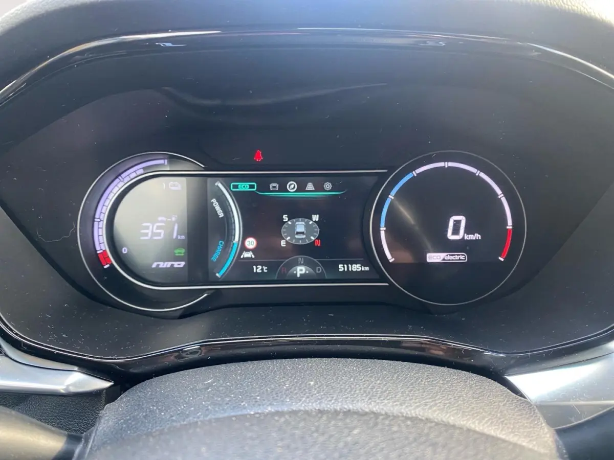 ExecutiveLine 64 kWh | Climate control | Leder | Stoel + stuurverwarming en ventilatie | Schuif/kanteldak | Navigatie | 17 inch LM-velgen | Keyless | SOH 97% |