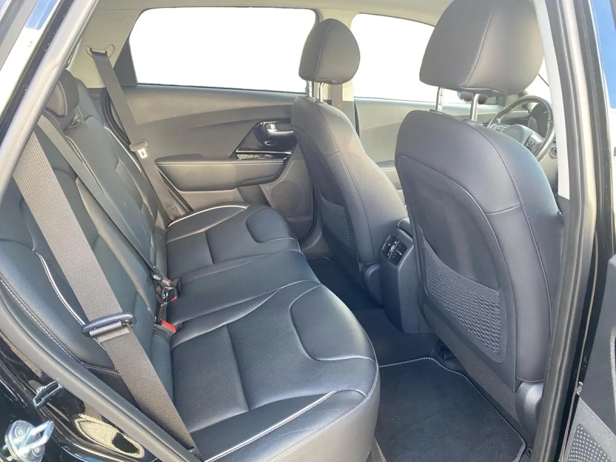 ExecutiveLine 64 kWh | Climate control | Leder | Stoel + stuurverwarming en ventilatie | Schuif/kanteldak | Navigatie | 17 inch LM-velgen | Keyless | SOH 97% |