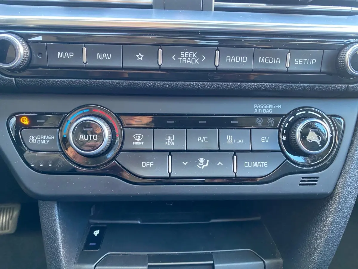 ExecutiveLine 64 kWh | Climate control | Leder | Stoel + stuurverwarming en ventilatie | Schuif/kanteldak | Navigatie | 17 inch LM-velgen | Keyless | SOH 97% |