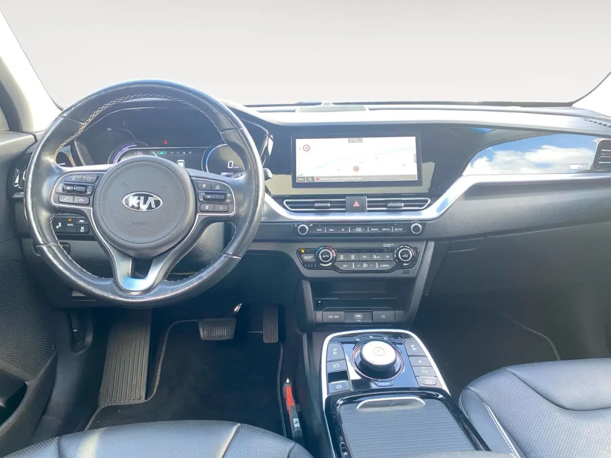 ExecutiveLine 64 kWh | Climate control | Leder | Stoel + stuurverwarming en ventilatie | Schuif/kanteldak | Navigatie | 17 inch LM-velgen | Keyless | SOH 97% |