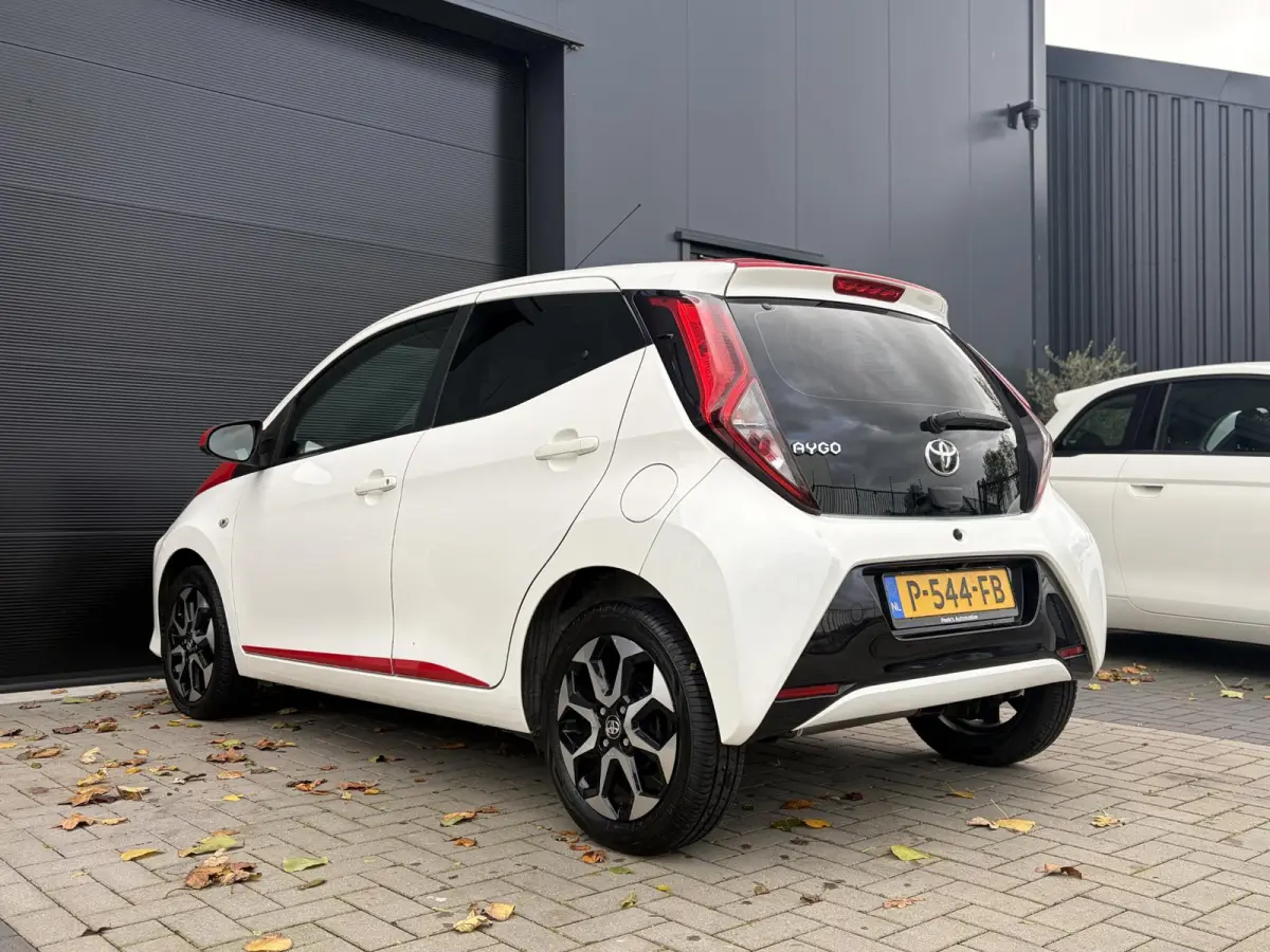 1.0 VVT-i x-cite | Automaat | Airco | Apple CarPlay | Android Auto | Achteruitrijcamera | Top auto!!