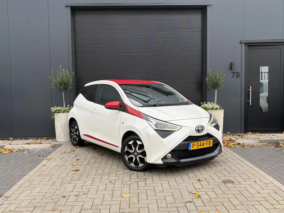 1.0 VVT-i x-cite | Automaat | Airco | Apple CarPlay | Android Auto | Achteruitrijcamera | Top auto!!