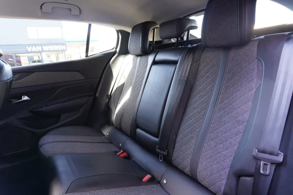 1.6 HYbrid Allure 180 EAT8 Automaat | Plug-in | Camera | Elek. Pakket | Vol opties | Dealerauto | Inruil mogelijk