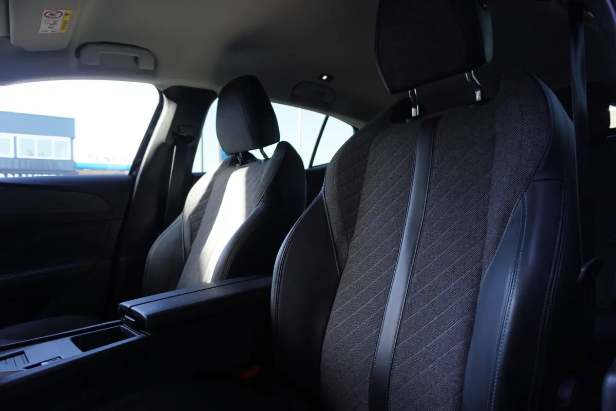 1.6 HYbrid Allure 180 EAT8 Automaat | Plug-in | Camera | Elek. Pakket | Vol opties | Dealerauto | Inruil mogelijk