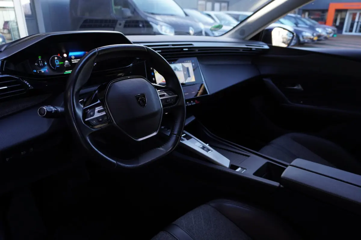 1.6 HYbrid Allure 180 EAT8 Automaat | Plug-in | Camera | Elek. Pakket | Vol opties | Dealerauto | Inruil mogelijk