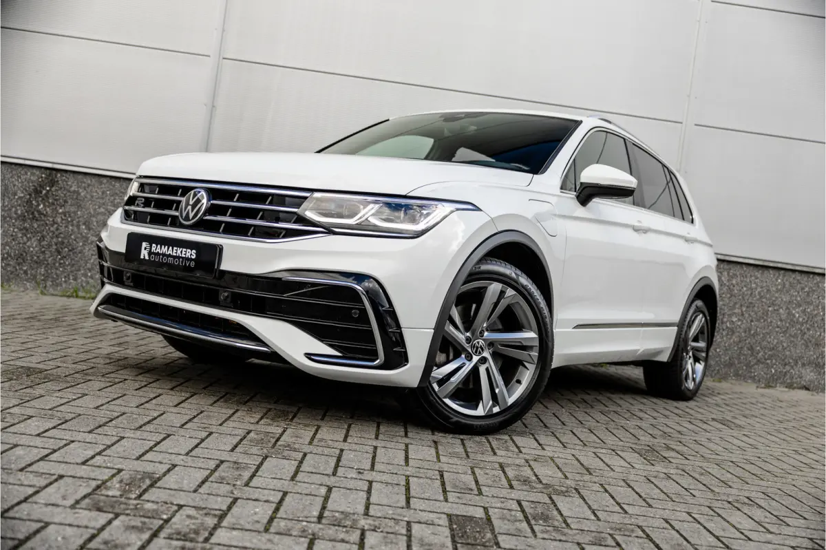 1.4 TSI eHybrid R-Line Camera / Carplay / Android / Digital Dash