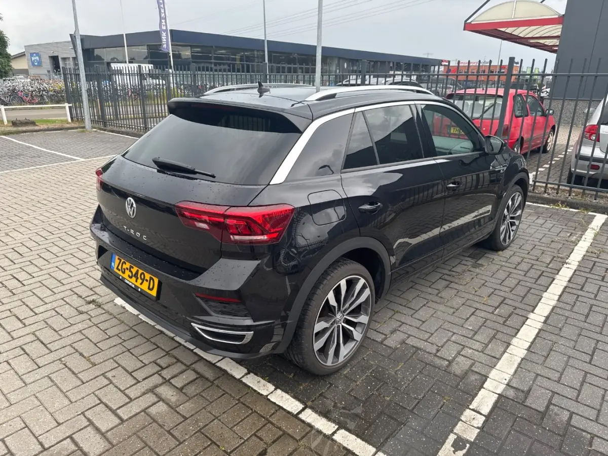 1.5 TSI 150 pk Sport Business R 7-DSG | Trekhaak | Panoramdak | Achteruitrijcamera | Climatronic | 19 inch LMV |