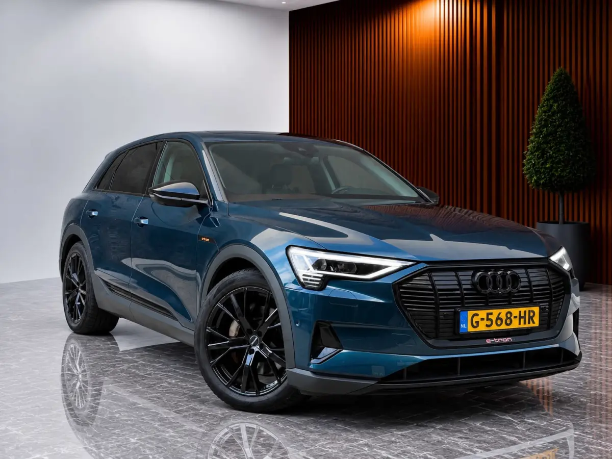 E-tron 55 quattro advanced 95 kWh 100% SoH! (DEALER ONDERHOUDEN, NAVI, NL-AUTO, 360 CAMERA, TREKHAAK, ETC!)