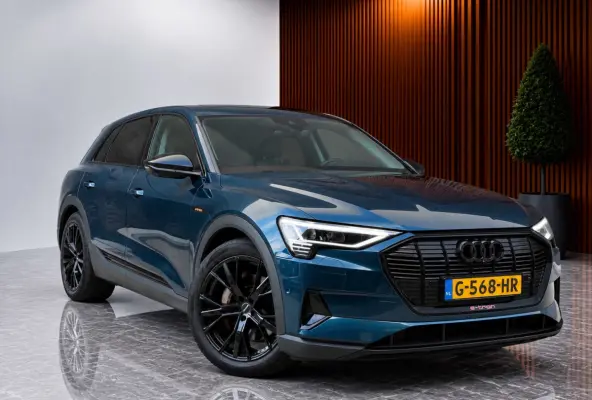E-tron 55 quattro advanced 95 kWh 100% SoH! (DEALER ONDERHOUDEN, NAVI, NL-AUTO, 360 CAMERA, TREKHAAK, ETC!)
