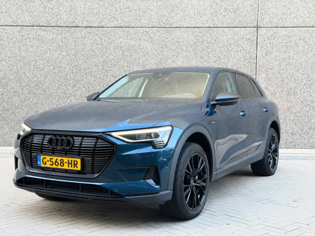 E-tron 55 quattro advanced 95 kWh 100% SoH! (DEALER ONDERHOUDEN, NAVI, NL-AUTO, 360 CAMERA, TREKHAAK, ETC!)