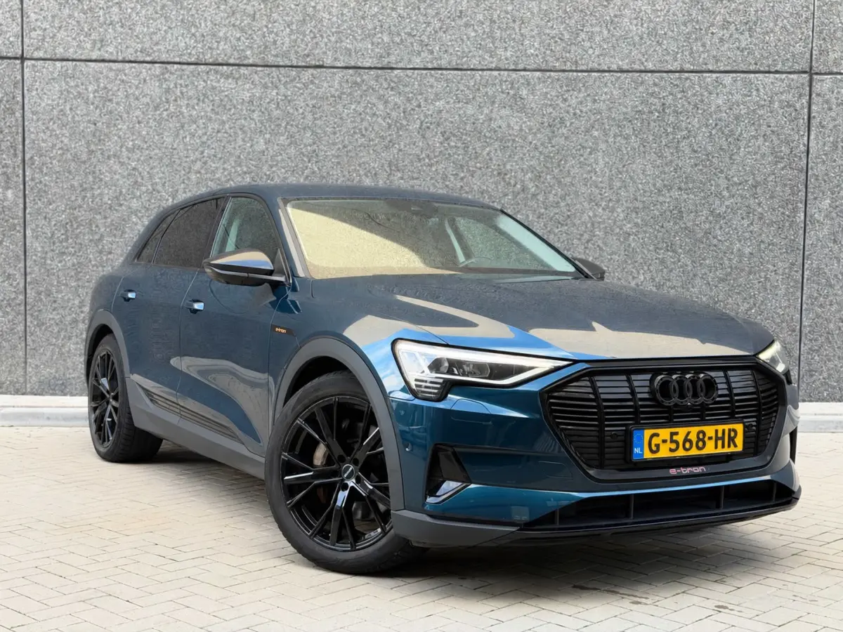 E-tron 55 quattro advanced 95 kWh 100% SoH! (DEALER ONDERHOUDEN, NAVI, NL-AUTO, 360 CAMERA, TREKHAAK, ETC!)