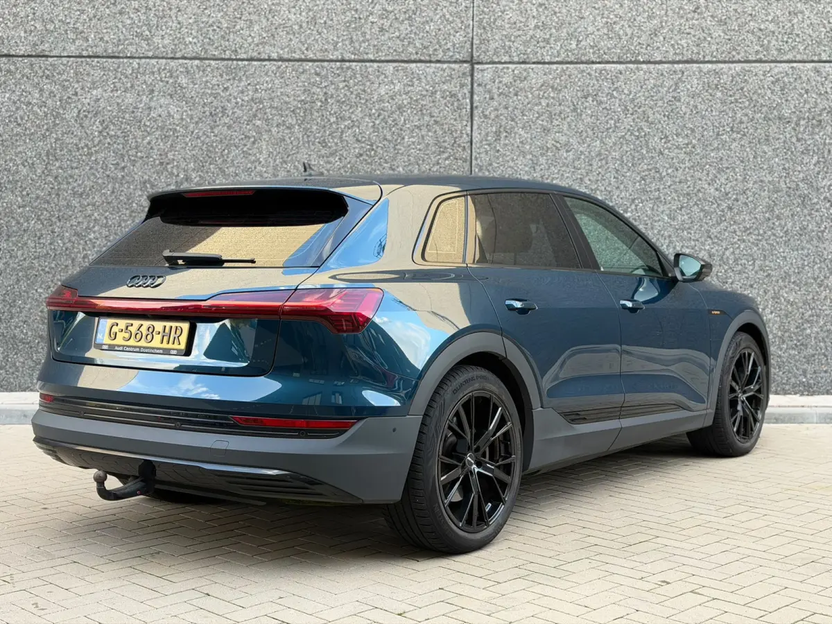 E-tron 55 quattro advanced 95 kWh 100% SoH! (DEALER ONDERHOUDEN, NAVI, NL-AUTO, 360 CAMERA, TREKHAAK, ETC!)