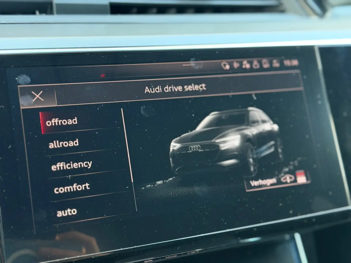E-tron 55 quattro advanced 95 kWh 100% SoH! (DEALER ONDERHOUDEN, NAVI, NL-AUTO, 360 CAMERA, TREKHAAK, ETC!)