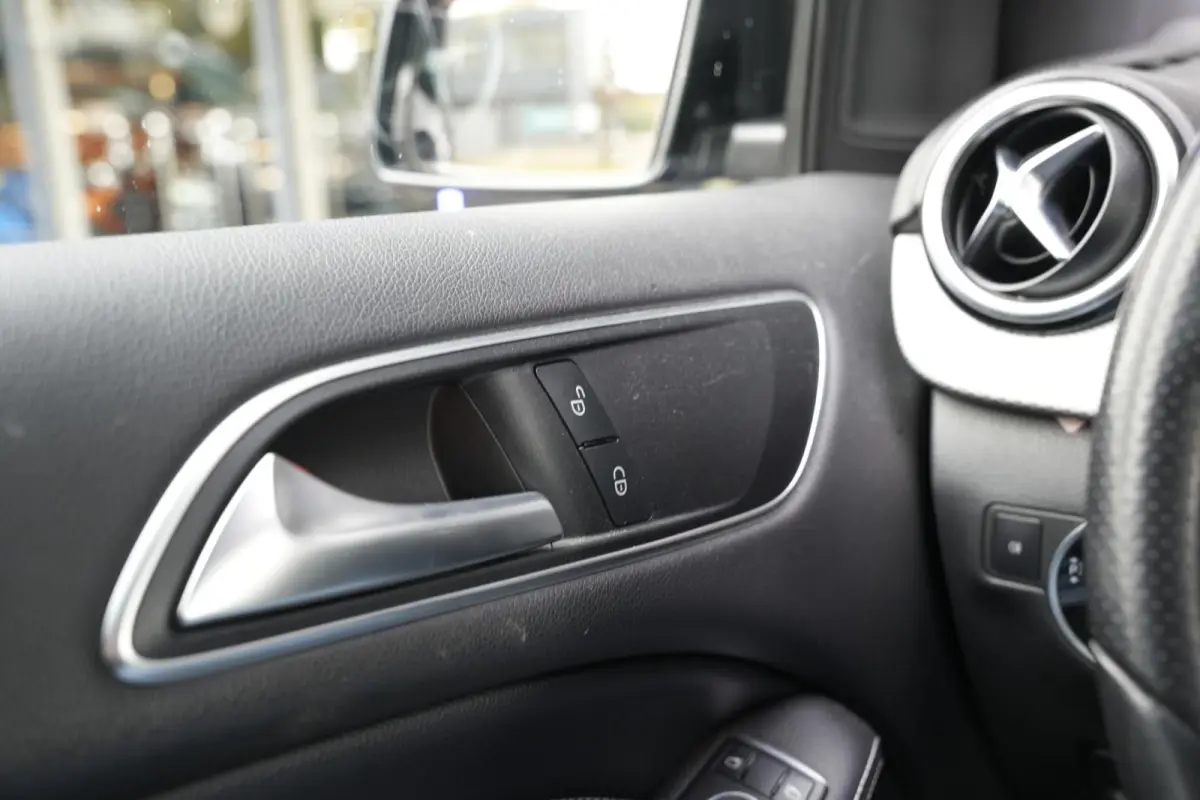 200 Ambition Stoelverwarming LED Cruise Control Leer/Stof