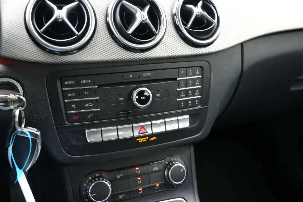 200 Ambition Stoelverwarming LED Cruise Control Leer/Stof