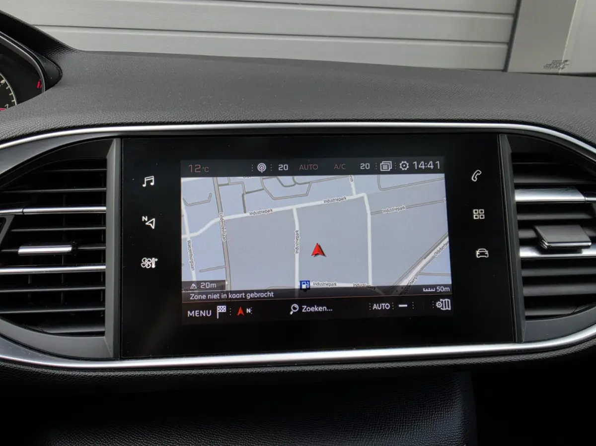 1.2 PureTech Blue Lease Premium Trekhaak/360/Carplay/Lane/Dak/Cruise/Dode/Leder/DAB/Navi/Pano/