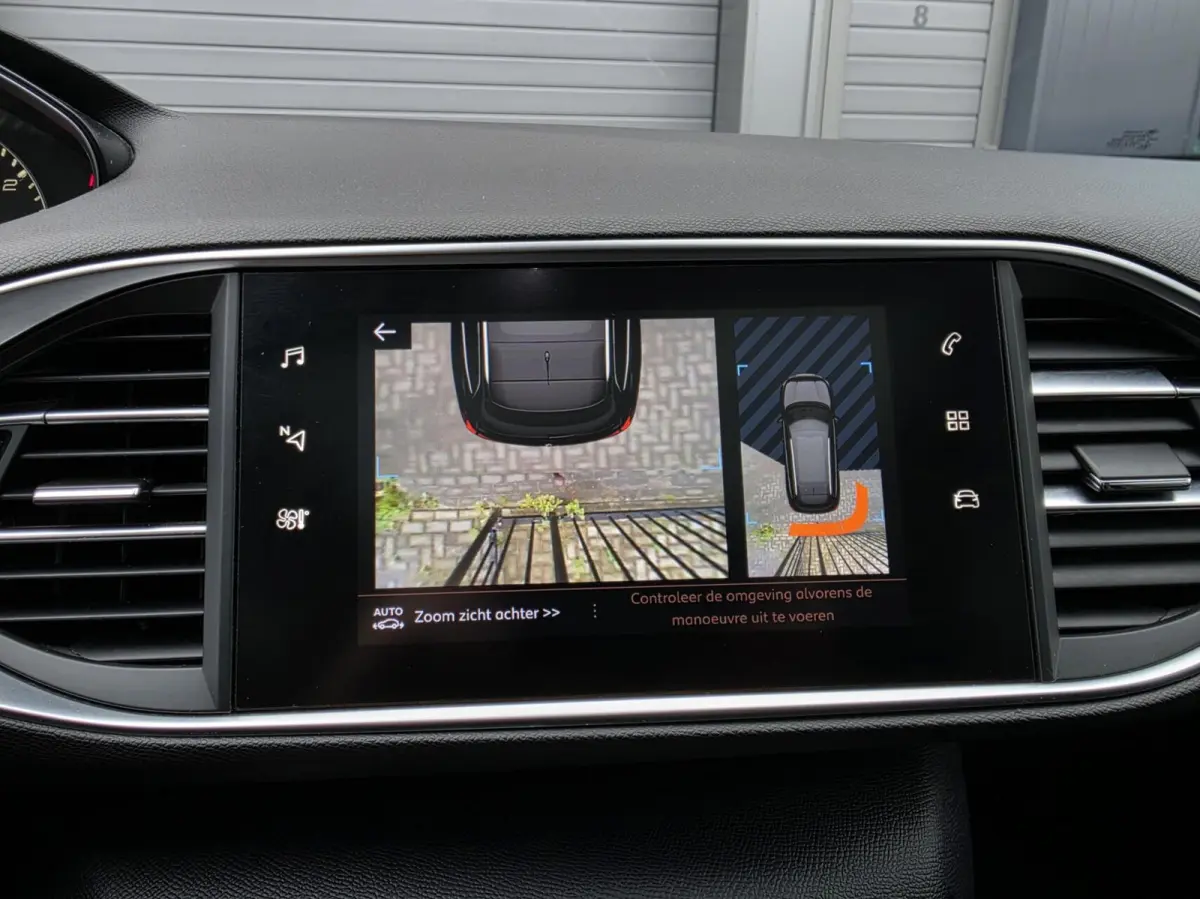 1.2 PureTech Blue Lease Premium Trekhaak/360/Carplay/Lane/Dak/Cruise/Dode/Leder/DAB/Navi/Pano/