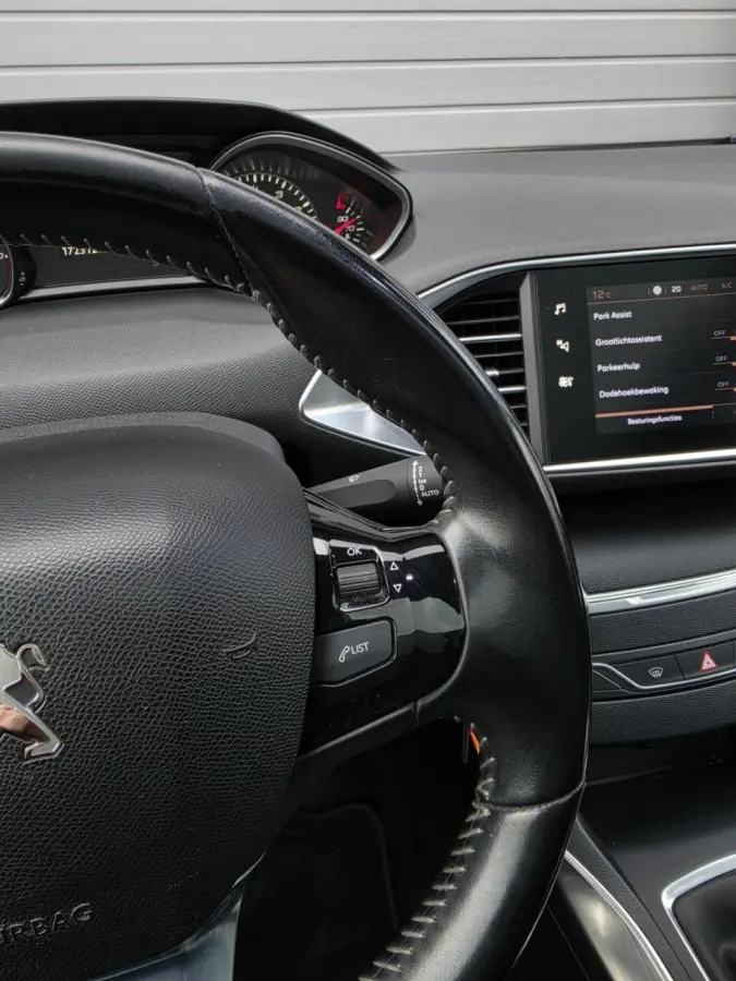 1.2 PureTech Blue Lease Premium Trekhaak/360/Carplay/Lane/Dak/Cruise/Dode/Leder/DAB/Navi/Pano/
