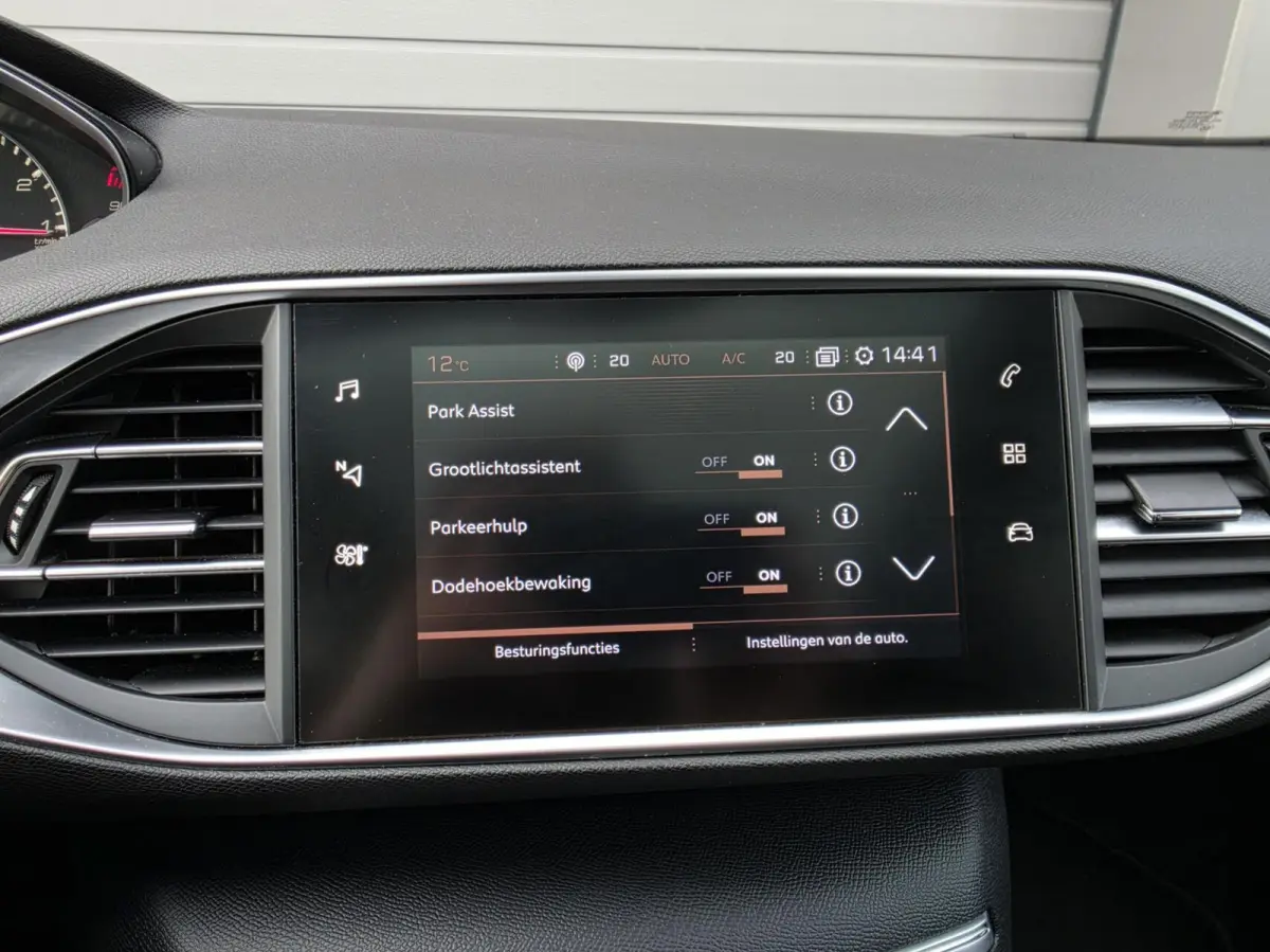 1.2 PureTech Blue Lease Premium Trekhaak/360/Carplay/Lane/Dak/Cruise/Dode/Leder/DAB/Navi/Pano/