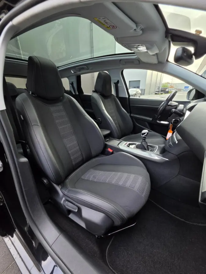 1.2 PureTech Blue Lease Premium Trekhaak/360/Carplay/Lane/Dak/Cruise/Dode/Leder/DAB/Navi/Pano/
