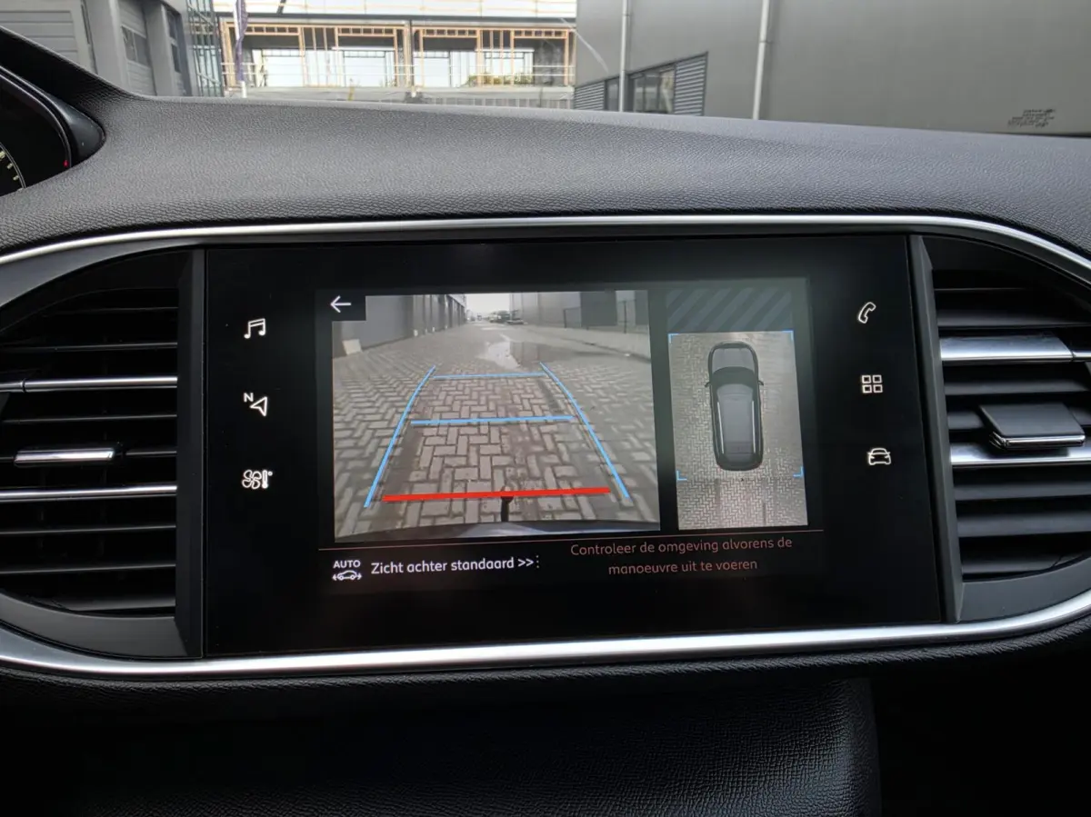 1.2 PureTech Blue Lease Premium Trekhaak/360/Carplay/Lane/Dak/Cruise/Dode/Leder/DAB/Navi/Pano/