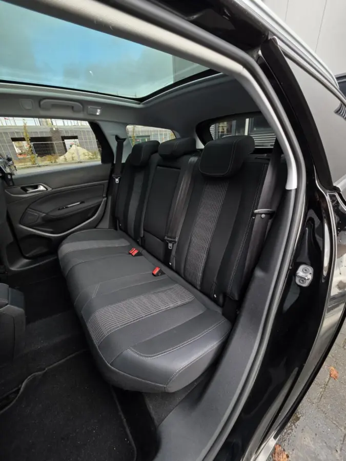 1.2 PureTech Blue Lease Premium Trekhaak/360/Carplay/Lane/Dak/Cruise/Dode/Leder/DAB/Navi/Pano/